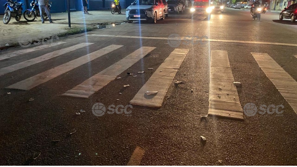  Colisão entre carro e motocicleta