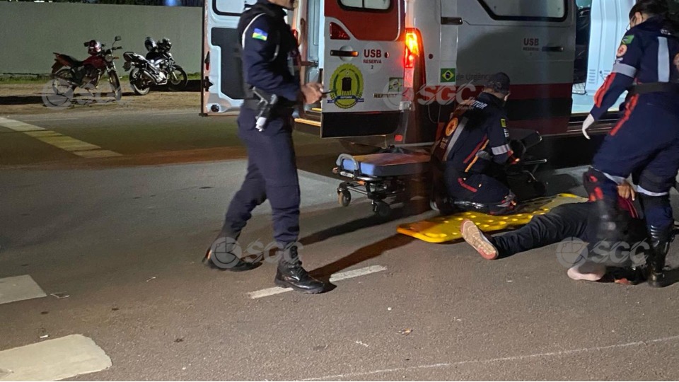  Colisão entre carro e motocicleta