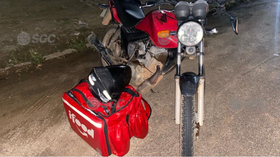  Colisão entre carro e motocicleta