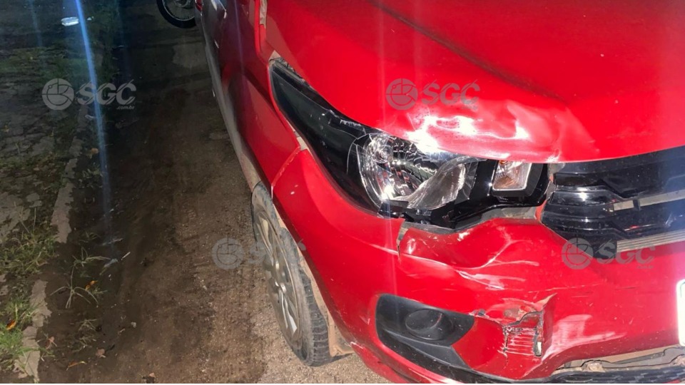  Colisão entre carro e motocicleta